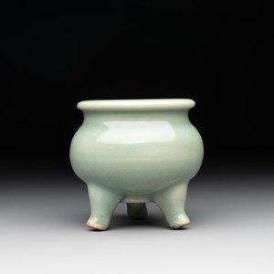 A Chinese Longquan celadon tripod censer, Song — photo 1