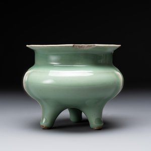 A Chinese Longquan celadon tripod censer, Southern Song — 照片 3