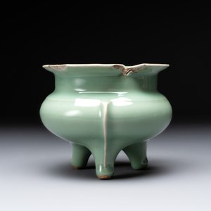A Chinese Longquan celadon tripod censer, Southern Song — 照片 4