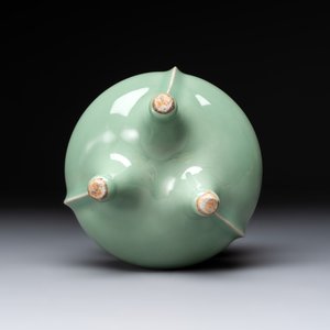A Chinese Longquan celadon tripod censer, Southern Song — 照片 6