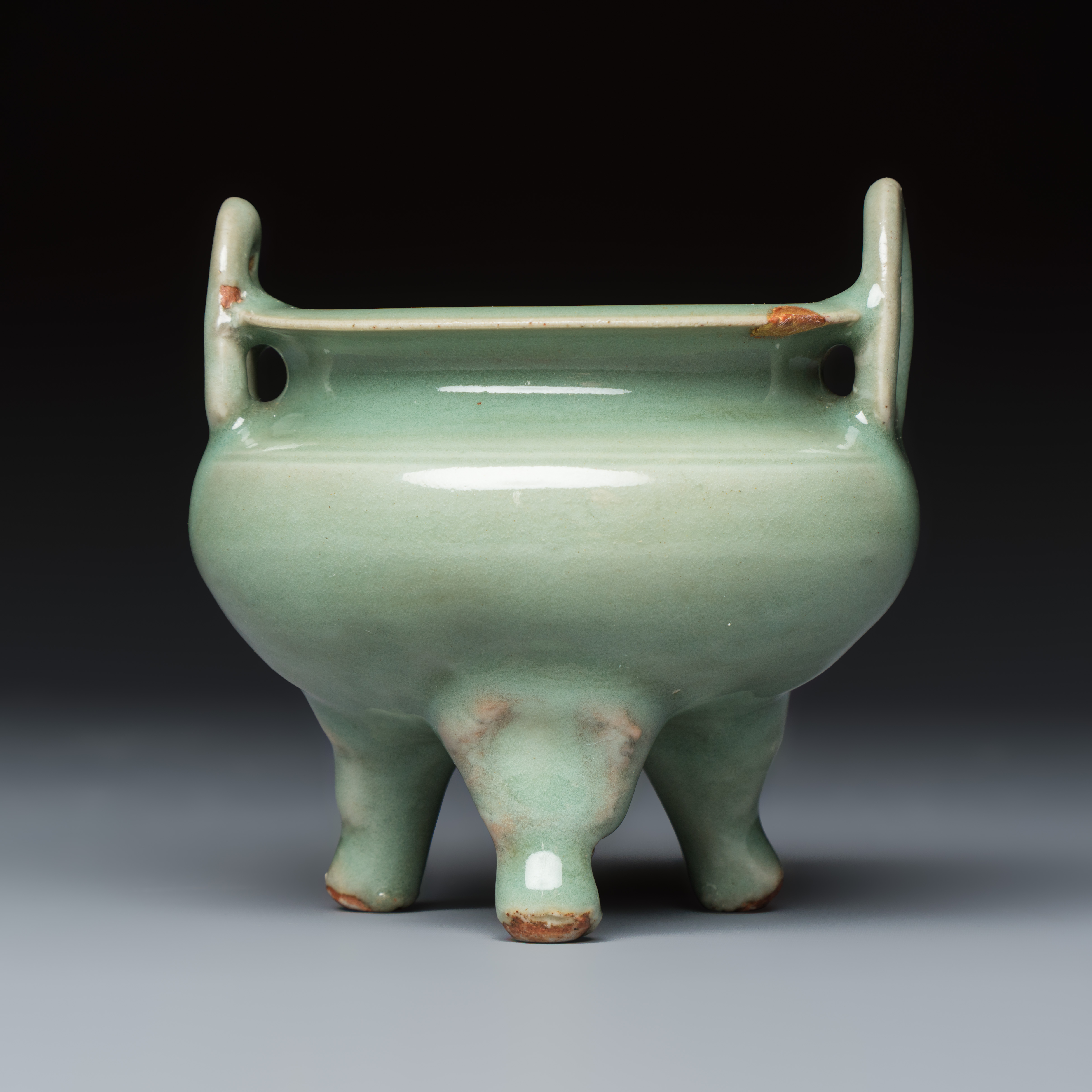 A Chinese Longquan celadon tripod censer with handles — photo 4