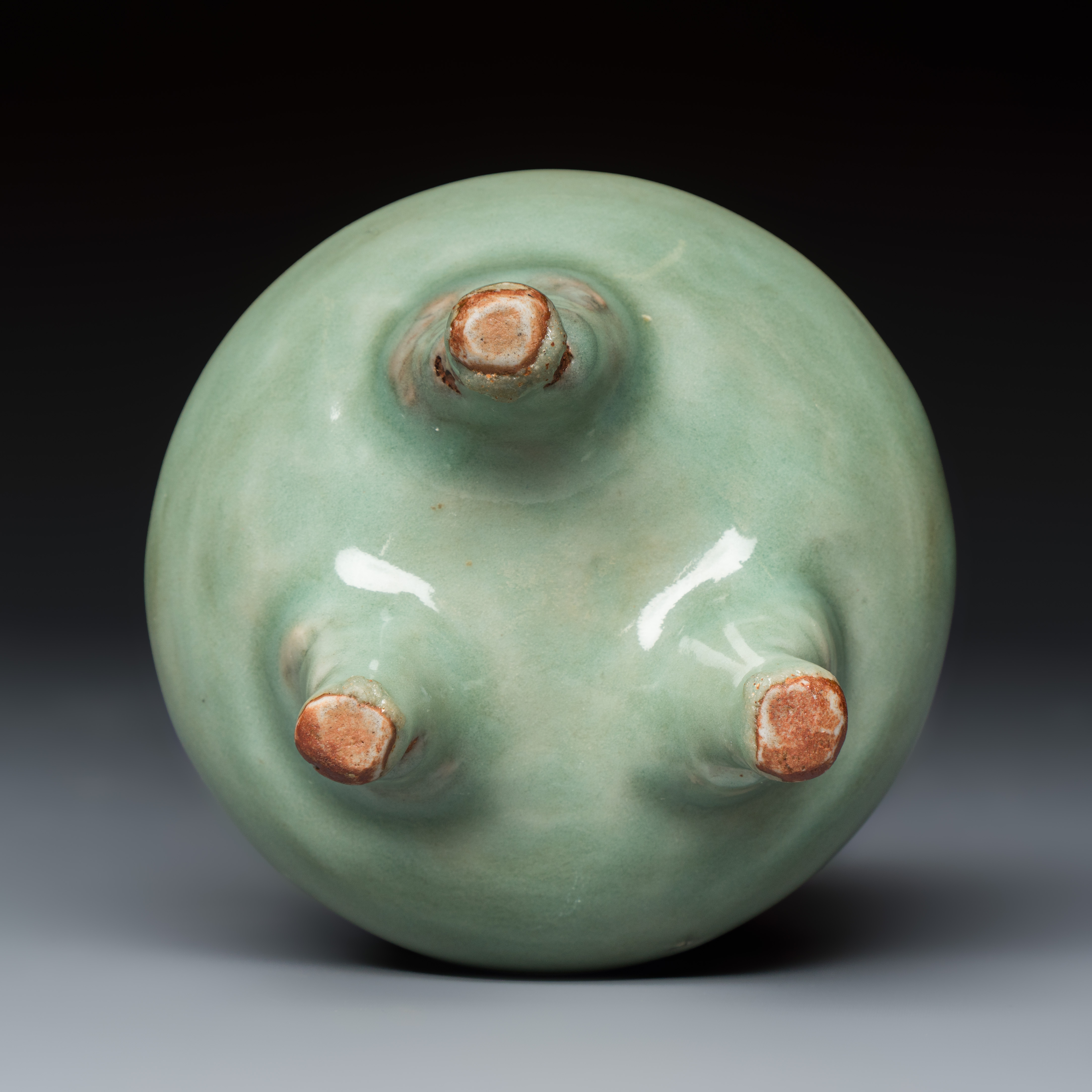 A Chinese Longquan celadon tripod censer with handles — photo 7
