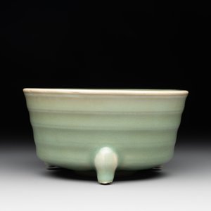 A Chinese Longquan celadon tripod 'trigrams' censer, Song — photo 4