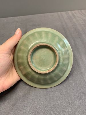 A Chinese Longquan celadon 'twin fish' dish and two 'twin fish' saucers, Yuan/Ming — photo 3