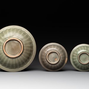 A Chinese Longquan celadon 'twin fish' dish and two 'twin fish' saucers, Yuan/Ming — photo 2