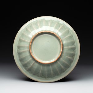 A Chinese Longquan celadon 'twin fish' plate, Yuan/Ming — photo 2