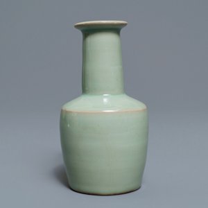 A Chinese Longquan celadon vase, 19/20th C. — photo 2