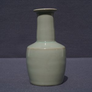 A Chinese Longquan celadon vase, 19/20th C. — photo 8