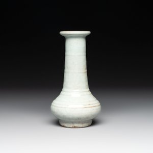 A Chinese Longquan celadon vase, possibly Yuan/Ming — photo 4