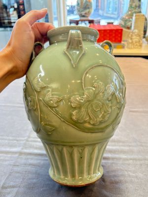 A Chinese Longquan celadon vase with floral design, Ming — photo 2