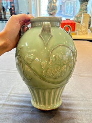 A Chinese Longquan celadon vase with floral design, Ming — photo 4