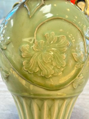 A Chinese Longquan celadon vase with floral design, Ming — photo 8