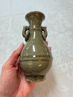 A Chinese Longquan celadon vase with handles, Ming — photo 3