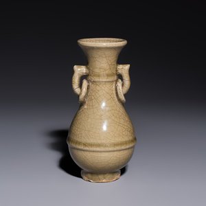 A Chinese Longquan celadon vase with handles, Ming — photo 1