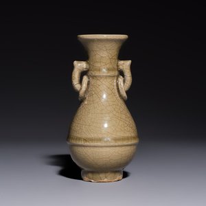 A Chinese Longquan celadon vase with handles, Ming — photo 2