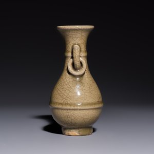 A Chinese Longquan celadon vase with handles, Ming — photo 3