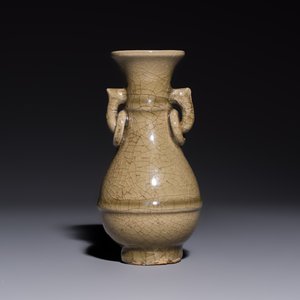 A Chinese Longquan celadon vase with handles, Ming — photo 4