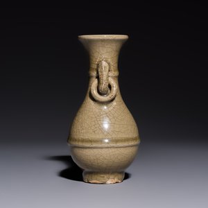 A Chinese Longquan celadon vase with handles, Ming — photo 5