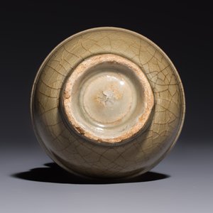 A Chinese Longquan celadon vase with handles, Ming — photo 7