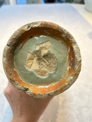 A Chinese Longquan celadon vase with incised floral design, Transitional period — photo 6
