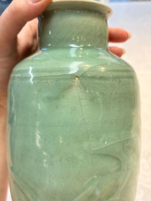 A Chinese Longquan celadon vase with incised floral design, Transitional period — photo 10