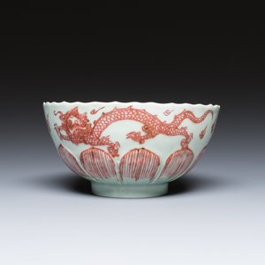 A Chinese lotus-molded 'dragon' bowl in copper-red on celadon-ground, Kangxi — photo 2