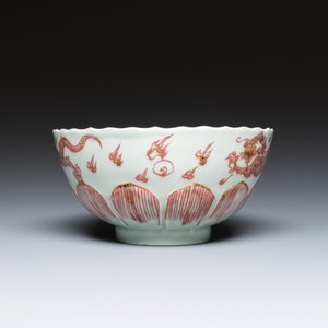 A Chinese lotus-molded 'dragon' bowl in copper-red on celadon-ground, Kangxi — photo 5