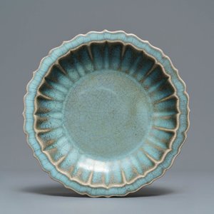 A Chinese lotus-shaped junyao dish, Ming or later — 照片 1