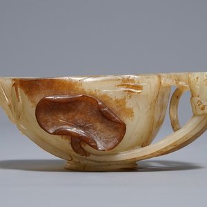 A Chinese lotus-shaped russet jade libation cup, 18/19th C. — photo 1