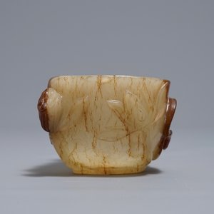 A Chinese lotus-shaped russet jade libation cup, 18/19th C. — photo 2