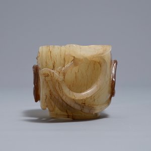A Chinese lotus-shaped russet jade libation cup, 18/19th C. — photo 4
