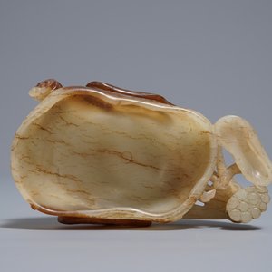 A Chinese lotus-shaped russet jade libation cup, 18/19th C. — photo 5