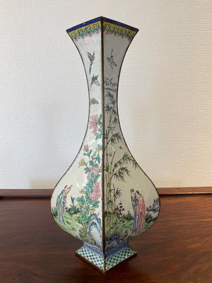 A Chinese lozenge-shaped Canton enamel 'Four gentlemen' vase, Qianlong mark and of the period — 照片 3