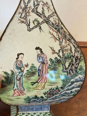 A Chinese lozenge-shaped Canton enamel 'Four gentlemen' vase, Qianlong mark and of the period — 照片 6