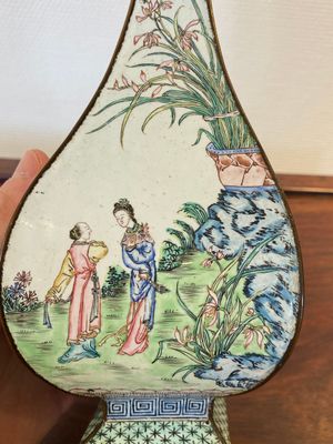 A Chinese lozenge-shaped Canton enamel 'Four gentlemen' vase, Qianlong mark and of the period — 照片 7