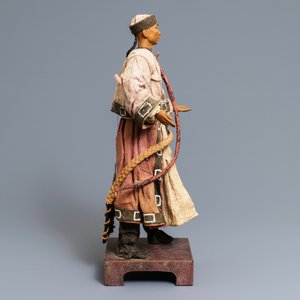 A Chinese Manchu archer doll in painted wood and textile, 19th C. — photo 3