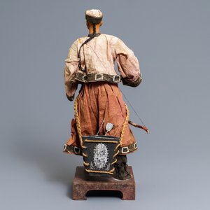A Chinese Manchu archer doll in painted wood and textile, 19th C. — photo 4