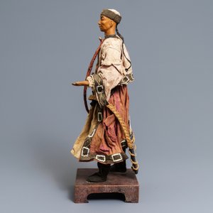 A Chinese Manchu archer doll in painted wood and textile, 19th C. — photo 5