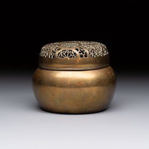 A Chinese mandarin duck-form water dropper, a hand warmer and a bronze censer, Zhen Wan 珍玩 and Zhang Mingqi Zhi 張鳴歧製 mark, 19th C. — 照片 11