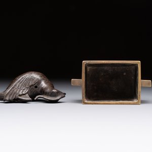 A Chinese mandarin duck-form water dropper, a hand warmer and a bronze censer, Zhen Wan 珍玩 and Zhang Mingqi Zhi 張鳴歧製 mark, 19th C. — 照片 6