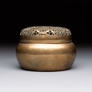 A Chinese mandarin duck-form water dropper, a hand warmer and a bronze censer, Zhen Wan 珍玩 and Zhang Mingqi Zhi 張鳴歧製 mark, 19th C. — 照片 8