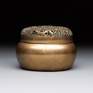 A Chinese mandarin duck-form water dropper, a hand warmer and a bronze censer, Zhen Wan 珍玩 and Zhang Mingqi Zhi 張鳴歧製 mark, 19th C. — 照片 10