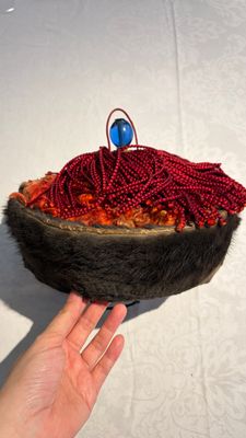 A Chinese mandarin official's court hat with finial and a separate hat finial — foto 2