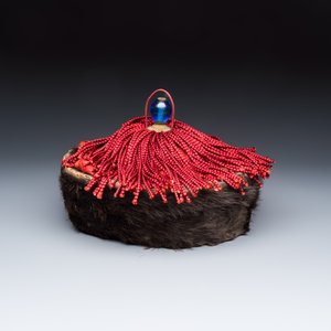 A Chinese mandarin official's court hat with finial and a separate hat finial — foto 2