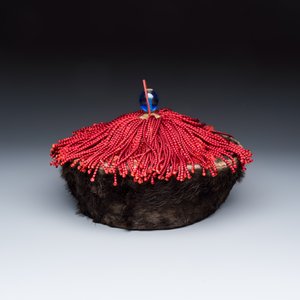 A Chinese mandarin official's court hat with finial and a separate hat finial — foto 3