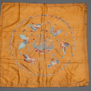 A Chinese mandarin official's court hat, an embroidered silk 'phoenix' panel and a skirt, 19th C. — photo 6