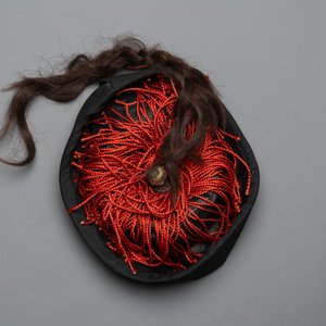 A Chinese mandarin official's court hat, an embroidered silk 'phoenix' panel and a skirt, 19th C. — photo 9