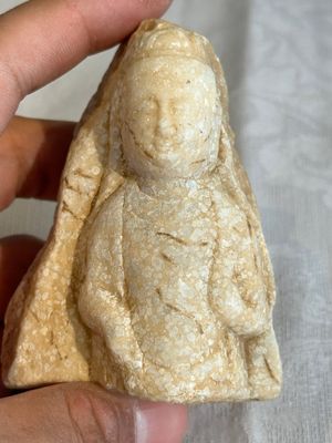 A Chinese marble bust of Buddha, Northern Qi — photo 1