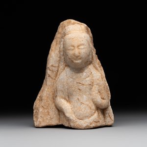 A Chinese marble bust of Buddha, Northern Qi — photo 1