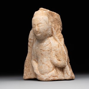 A Chinese marble bust of Buddha, Northern Qi — photo 2